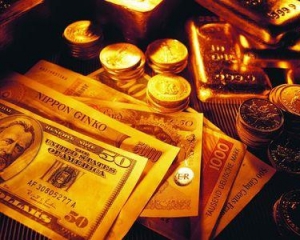 Евро подешевел на 3 копейки, доллар стоит чуть больше 8 гривен - межбанк