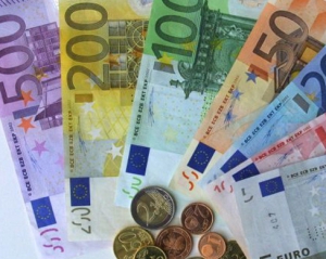 В Україні долар подорожчав на 1 копійку, євро втратив 3 копійки на купівлі