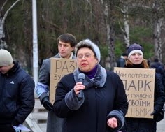 У Броварах &quot;Дід Мороз&quot; просить депутатів не чіпати парк &quot;Перемога&quot;