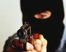 Озброєний злочинець пограбував на Одещині Ощадбанк