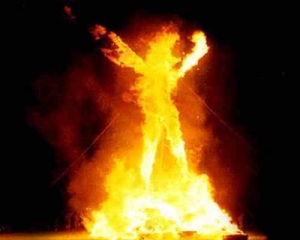 Двоє ченців спалили себе на знак протесту