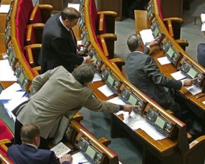 Рада решила пока повременить со "сдачей" ГТС и продажей земли