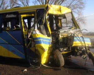 На Львовщине автобус наехал на дерево, 25 пассажиров пострадали