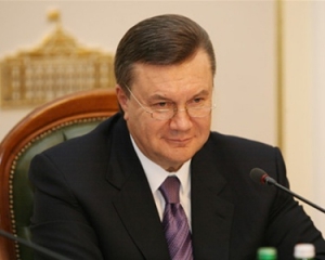 Янукович приказал переписать бюджет, чтобы &quot;не было стыдно смотреть в глаза людям&quot;