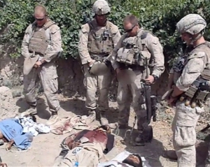 Скандал в армии США: морпехи мочились на тела убитых афганцев
