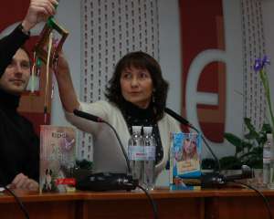 Мила Иванцова не платит издательствам, а рассылает свои романы на конкурсы