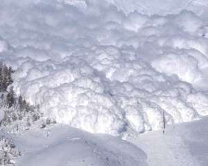 Из-за большого количества снега в горах возможны лавины - синоптики