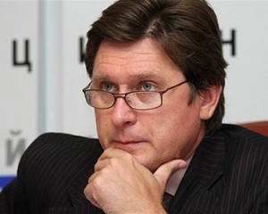 Тарасюк хоче до Тимошенко, але не може - політолог