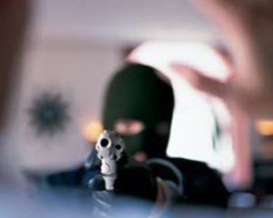 В Луганске неизвестный попытался самостоятельно ограбить банк
