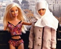 На иранских кукол Барби одели паранджу