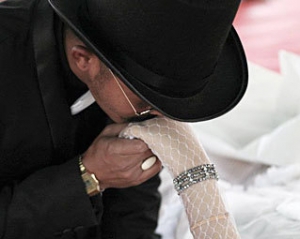 Житель Таиланда женился на мертвой невесте
