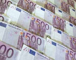 Доллар немного подешевел, курс евро поднялся на 8 копеек - межбанк