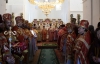 Когда жарко, священники надевают подрясник на голое тело