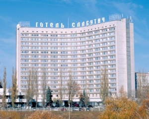 Міліція "охороняє порядок" у готелі "Славутич"
