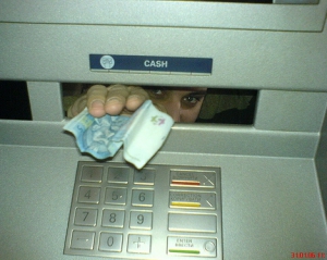 Румуни на Львівщині обчищали клієнтів "ПриватБанку"