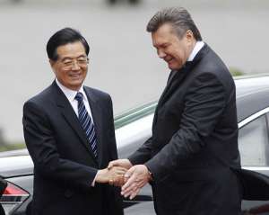 Янукович из зимней Украины поздравил Китай с праздником весны