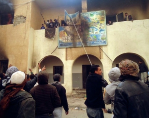 Розлючений натовп закидав лівійський уряд гранатами