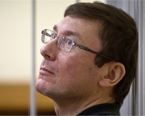 В СИЗО Луценко выдали "диетический" паек: кильку в томате и сало