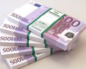 В Украине курсы доллара и евро замерли на вчерашних значениях