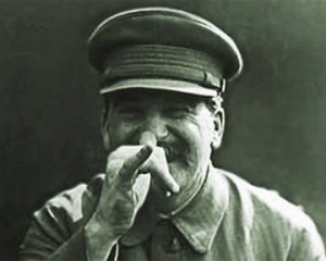 В Запорожье появился трехметровый Сталин - уже из снега