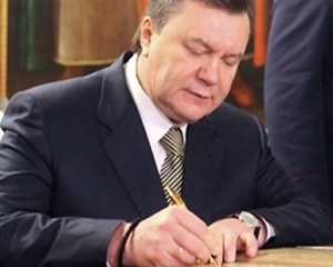 Янукович дозволив силам Тимошенко, Тягнибока і Кличка переписувати Конституцію