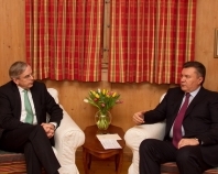 Янукович встретился с президентом ЕБРР и поблагодарил за &quot;блестящее&quot; сотрудничество