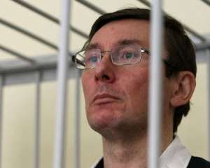 Отравление Ющенко выделили в отдельнное дело, чтобы не затягивать суд над Луценко
