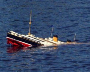 Біля берегів Лівії затонуло судно з мігрантами, 15 людей загинули