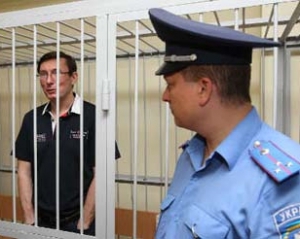Адвокати вимагають звільнити Луценка: підстав для утримання за гратами ніколи не було