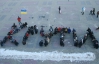 В Тернополе люди образовали двадцатиметровое слово "Круты"