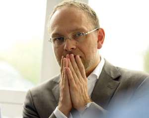 Дело ЕЭСУ и Тимошенко спешат передать в суд - Власенко