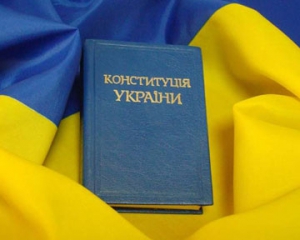 Яценюк розповів, чому опозиція не братиме участі у переписуванні Конституції