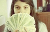 Дочь Уго Чавеса сфотографировалась с долларами