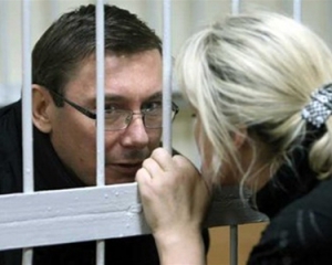 Жена Луценко рассказала, что приносит мужу покушать