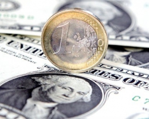 В Украине евро подешевел на 7 копеек, курс доллара почти не изменился