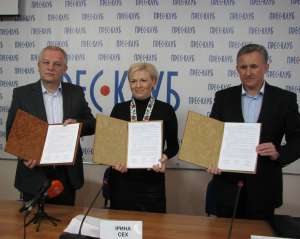 Львівські люди Тягнибока, Тимошенко та Яценюка підписали угоду про об&#039;єднання