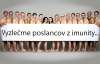 Словацкие депутаты прикрыли обнаженные тела плакатом "Снимите с депутатов иммунитет"