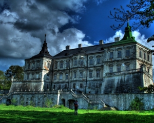 У Підгорецькому замку 10 днів немає електрики. Працівники гріються в підвалах