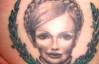 Зеки "набивают" наколки с изображением Юлии Тимошенко