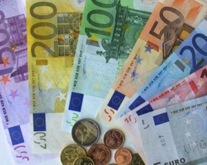 Долар подешевшав на півкопійки, курс євро опустився на 8 копійок - міжбанк