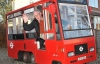 Британець перетворив газонокосарку на автобус