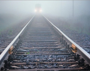 На Вінниччині локомотив збив студентку на смерть
