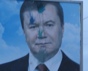 Міліція допитує журналістів Gazeta.ua через пошкоджені бігборди Януковича