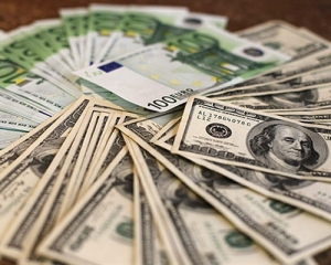 В Україні курс євро піднявся ще на 3 копійки, долар стабільний