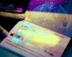 В Азарова доробили закон про біометричні паспорти