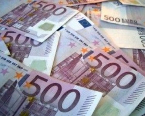 В Україні курс євро піднявся на 7 копійок, долар трохи подешевшав