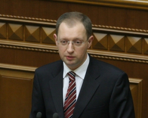 Яценюк хоче негайно зустрітися з Януковичем і спитати: "Що ми знову здаємо Росії?"