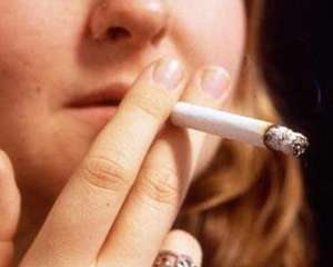 Женщина начала курить в 40 лет из-за сурового мужа