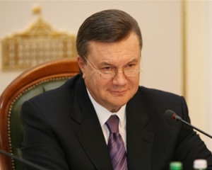 Янукович и Азаров не могут допроситься у Порошенко стать министром