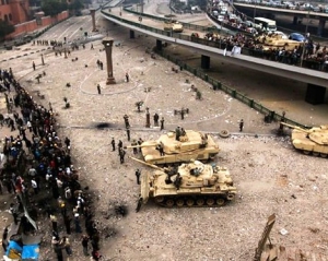 В сирийский Хомс вошли танки, войска убивали женщин и детей